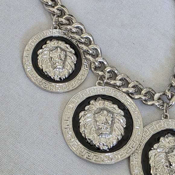 Vintage Chunky Silver Lion Head Medalion Necklace and Earrings Set - Picture 3 of 10